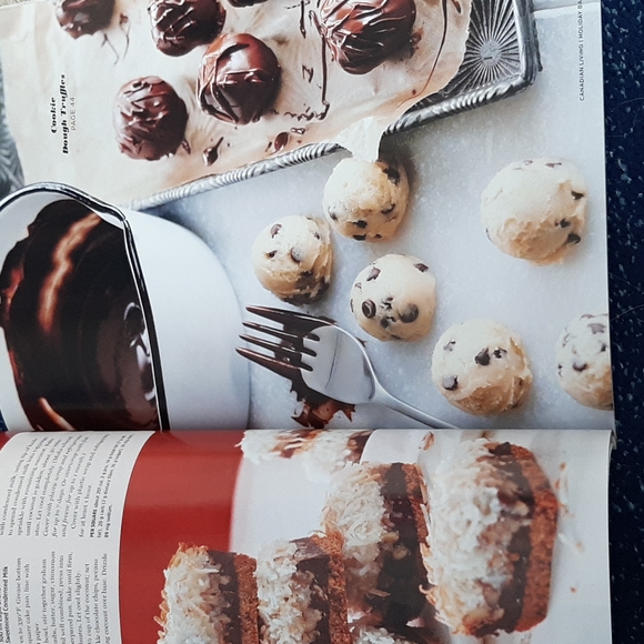Bundle of Cookbook Magazines...Holiday Baking & Holiday Slow Cooker - Picture 11 of 16
